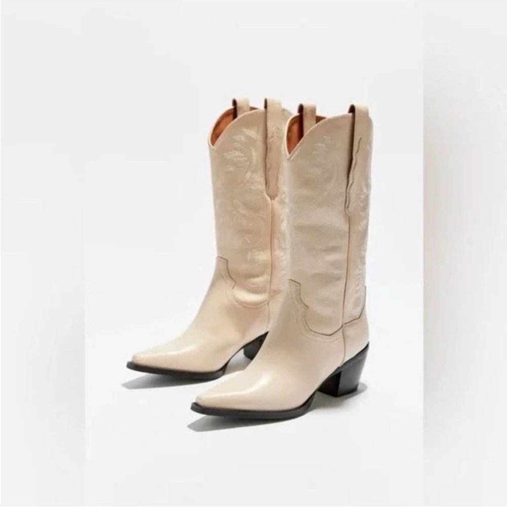 Jeffrey Campbell Cream Heeled Boots - Picture 4 of 11